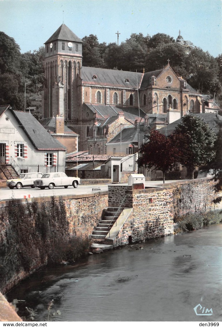 CHAILLAND - Place De La Mairie Et L'Ernée - Eglise - Automobiles - Chailland