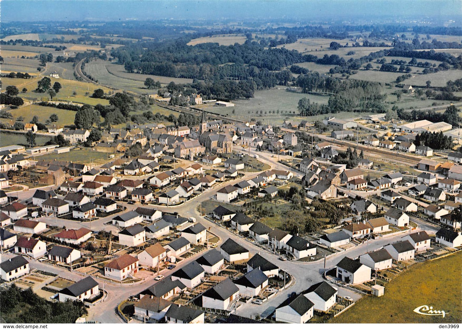 Le GENEST - Vue Générale - Le Genest Saint Isle