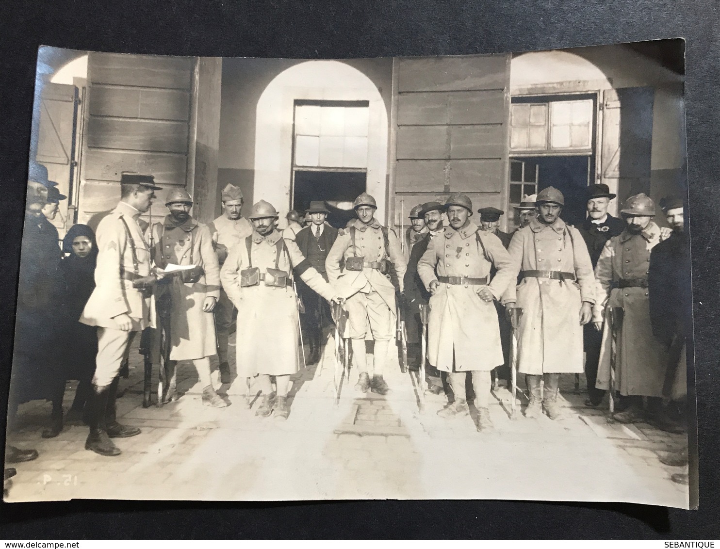 Grande Photo Prillot Metz 17X12 Cm 146 ° Régiment D’infanterie 1918 La 1° Garde Française Sur La Place D’armes - War, Military