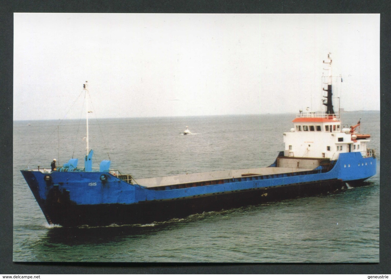 Carte-photo - Cargo - Service Des Iles Anglo-Normandes "M.V. Isis Au Large D'Aurigny (Alderney) Années 90" - Commercio