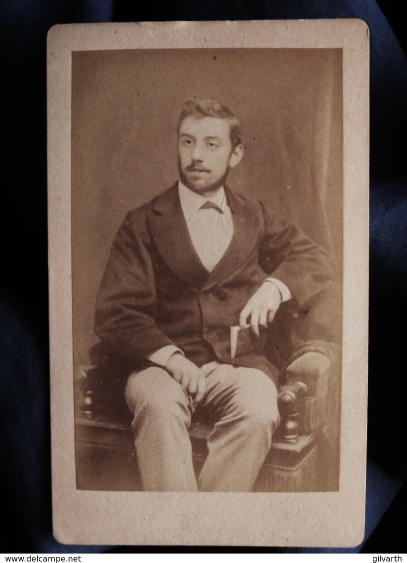 Photo CDV  Tourtin à Paris  Homme Assis (Docteur Papon)  CA 1880 - L497A - Anciennes (Av. 1900)