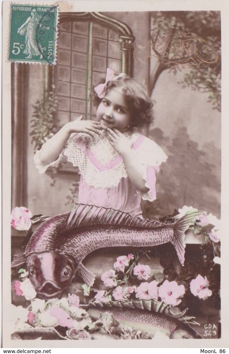 FANTAISIE - POISSON D'AVRIL  - JEUNE FILLE  1 ER AVRIL - 1er Avril - Poisson D'avril