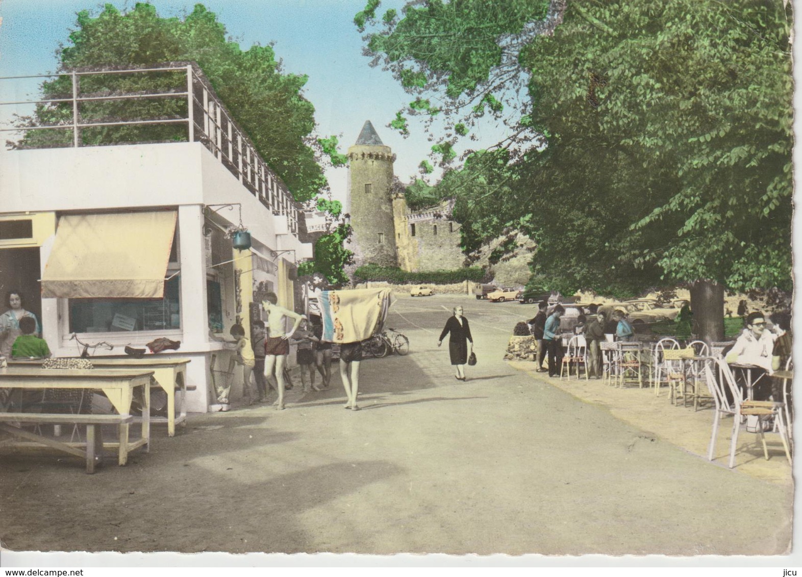 PORNIC, Place Du Château - 18 éditions Du Moulin (rare) - Pornic