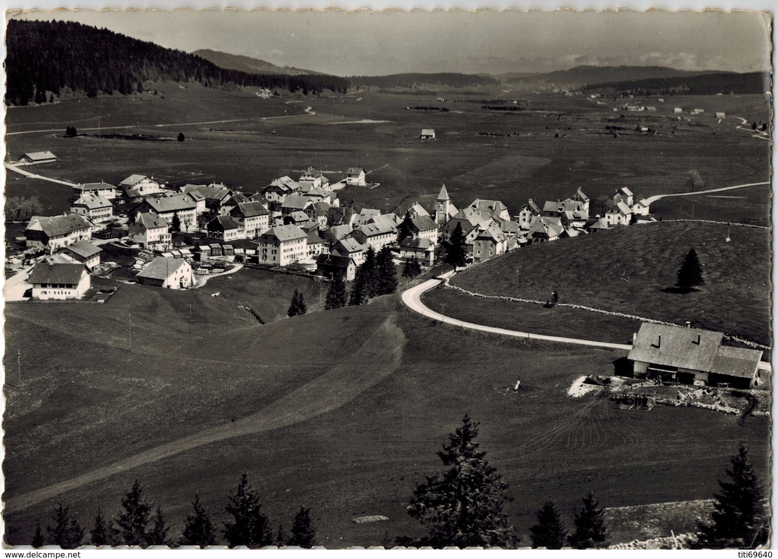 CPSM "En Avion Au-dessus De"...LA BREVINE (Suisse) (Vue Générale, Maisons...)  Service Aérien PERROCHET - La Brévine