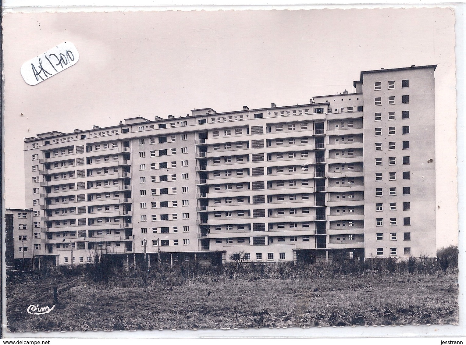 MACON- GRATTE-CIEL ET COLLECTIF DE BIOUX- CIM 297 - Macon