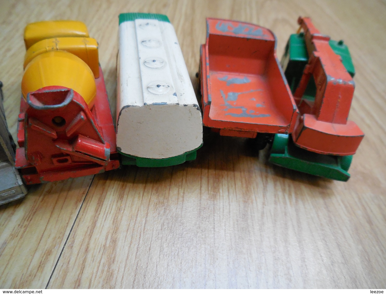 matchbox véhicules de chantier wheel crane.mack dump truck.petrol tanker. truck n°21.refuse truck.wheel tipper.dodge