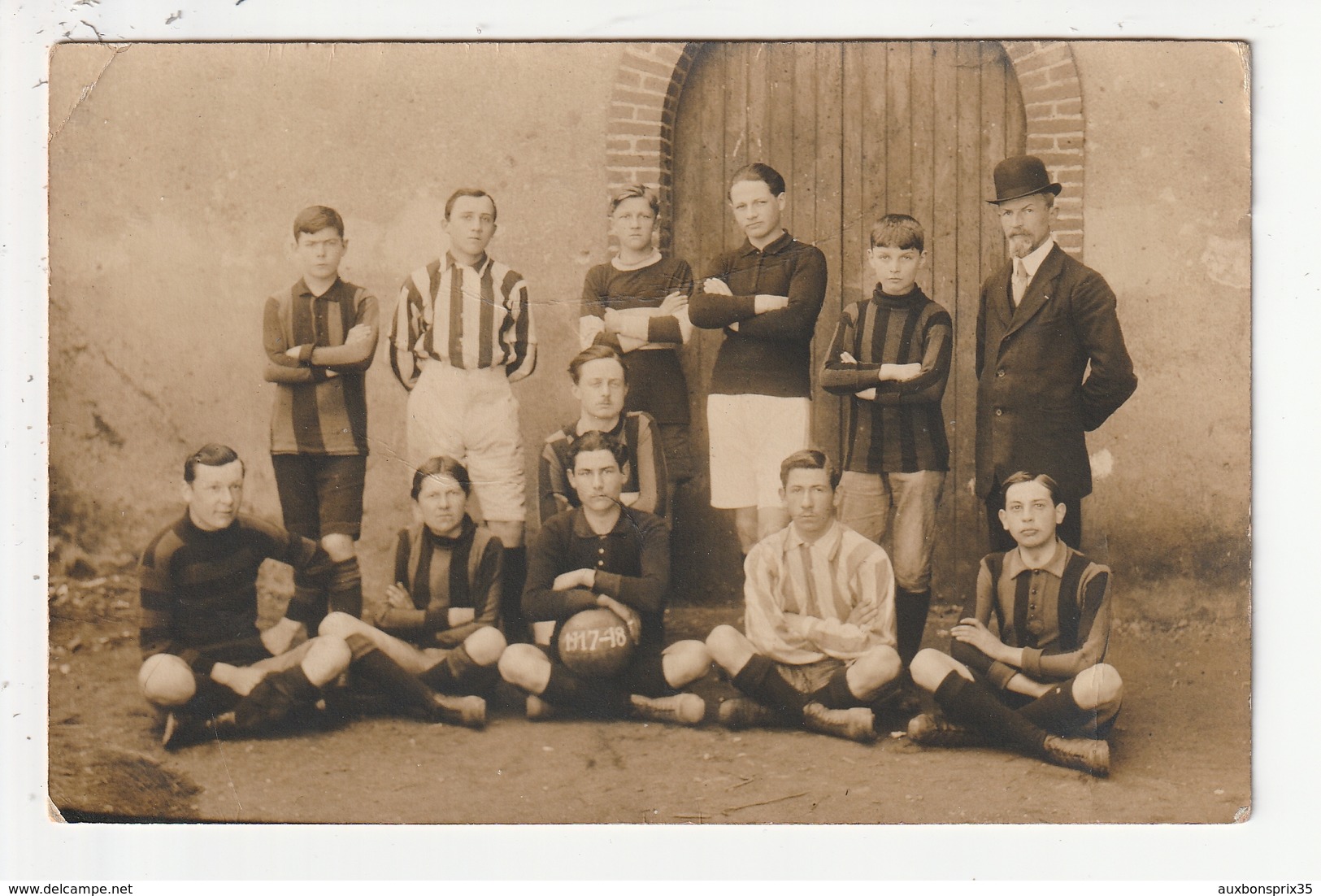 CARTE PHOTO - ERNEE - EQUIPE DE FOOTBALL - 1917/18 - 53 - Ernee