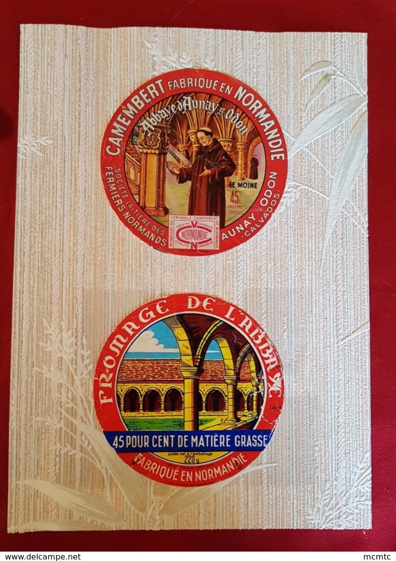 24 étiquettes De Fromage Collées Sur Du Papier Peint - Cheese