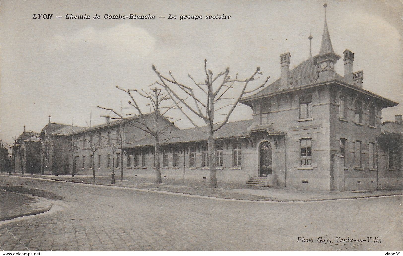 Lyon - Rue Paul Cazenave Ou Ancien Chemin De La Combe Blanche : Groupe Scolaire (2) - Lyon 8