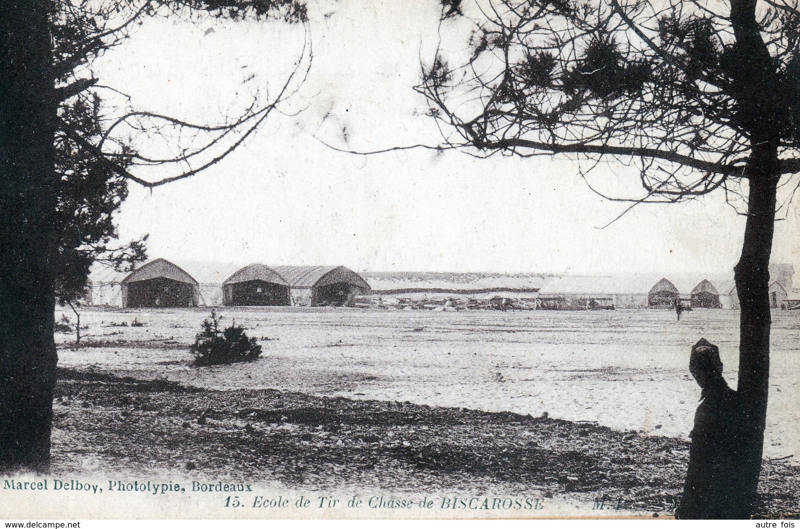 Ecole De Tir De La Chasse à BISCAROSSE  La Piste D'envol Et Les Hangars - Régiments