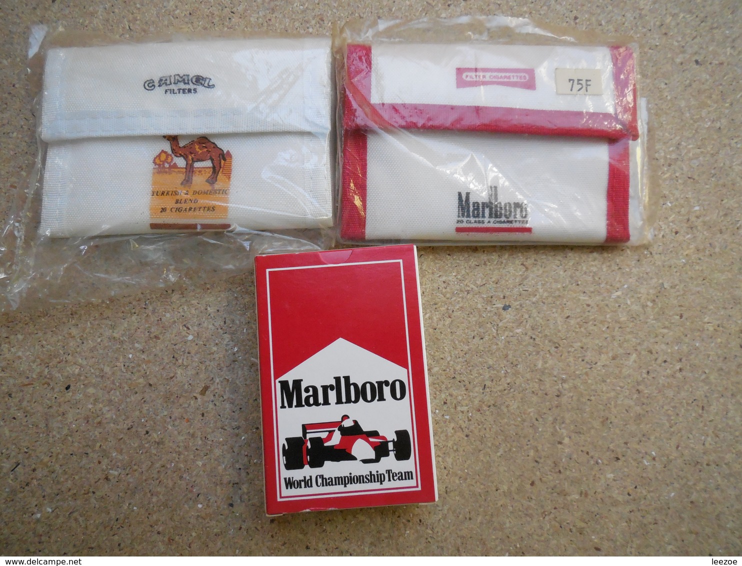 Objets Publicitaire Tabac Camel Et Marlboro, Portefeuille Et Jeu De Carte.................3C0420 - Objets Publicitaires