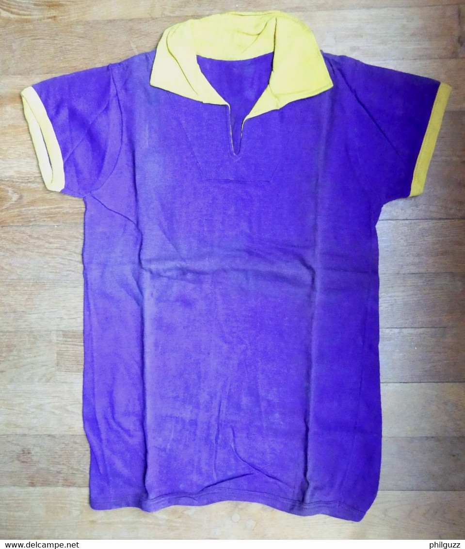 1 CHEMISE MAILLOT DE FOOT Manches Courtes EN COTON VIOLET Liserets Jaunes Années 40-50 - Autres & Non Classés