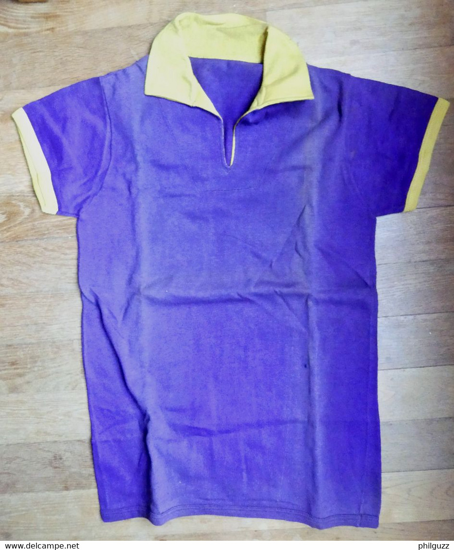 1 CHEMISE MAILLOT DE FOOT Manches Courtes EN COTON VIOLET Liserets Jaunes Années 40-50 - Autres & Non Classés