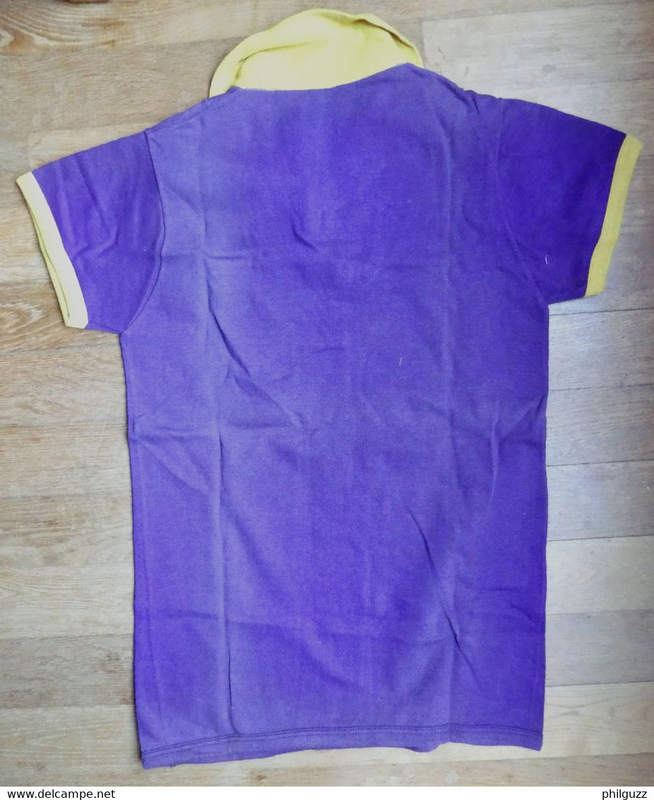 1 CHEMISE MAILLOT DE FOOT Manches Courtes EN COTON VIOLET Liserets Jaunes Années 40-50 - Autres & Non Classés