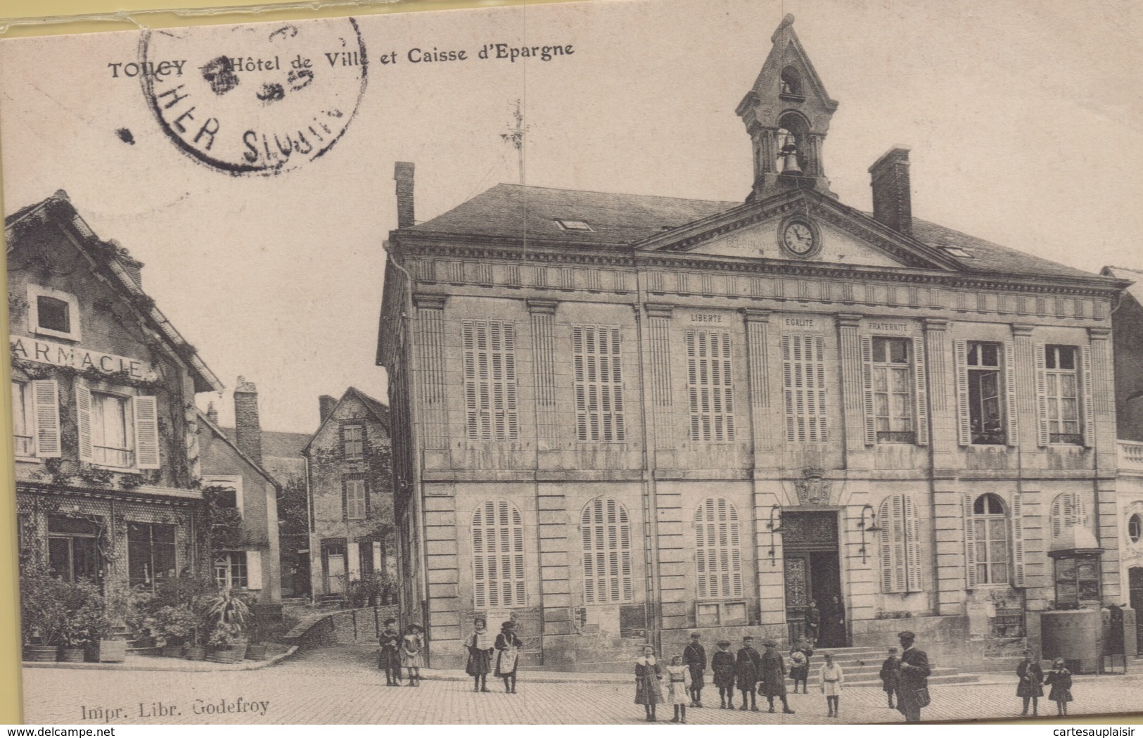 Toucy : Hôtel De Ville Et Caisse D'Epargne - Toucy