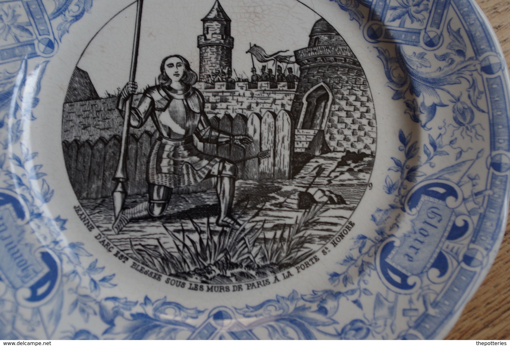 X Assiette Plate Platte  Plaat  Placa  Décalco  Jeanne D'Arc Paris Porte St Honoré  Marque 1884 1920 Sarreguemines - Gien (FRA)