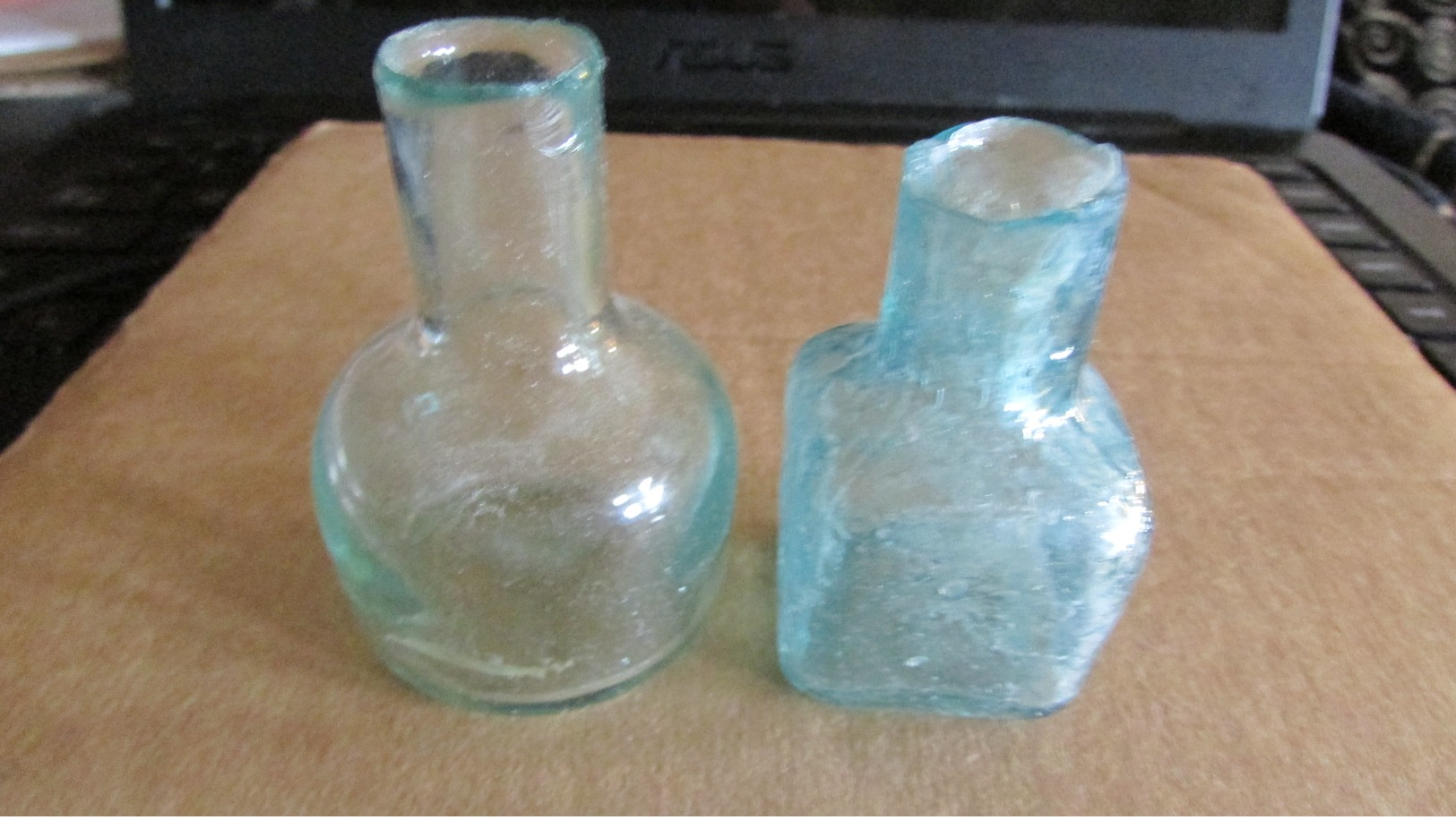 2 WW1 Ink Bottles  Dug At The Somme - 1914-18