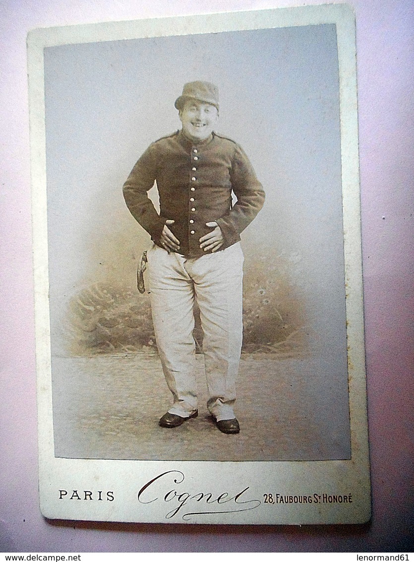 PHOTO GRAND CDV 19 EME HOMME COSTUME MILITAIRE HUMOUR  Cabinet COGNET A PARIS - Anciennes (Av. 1900)