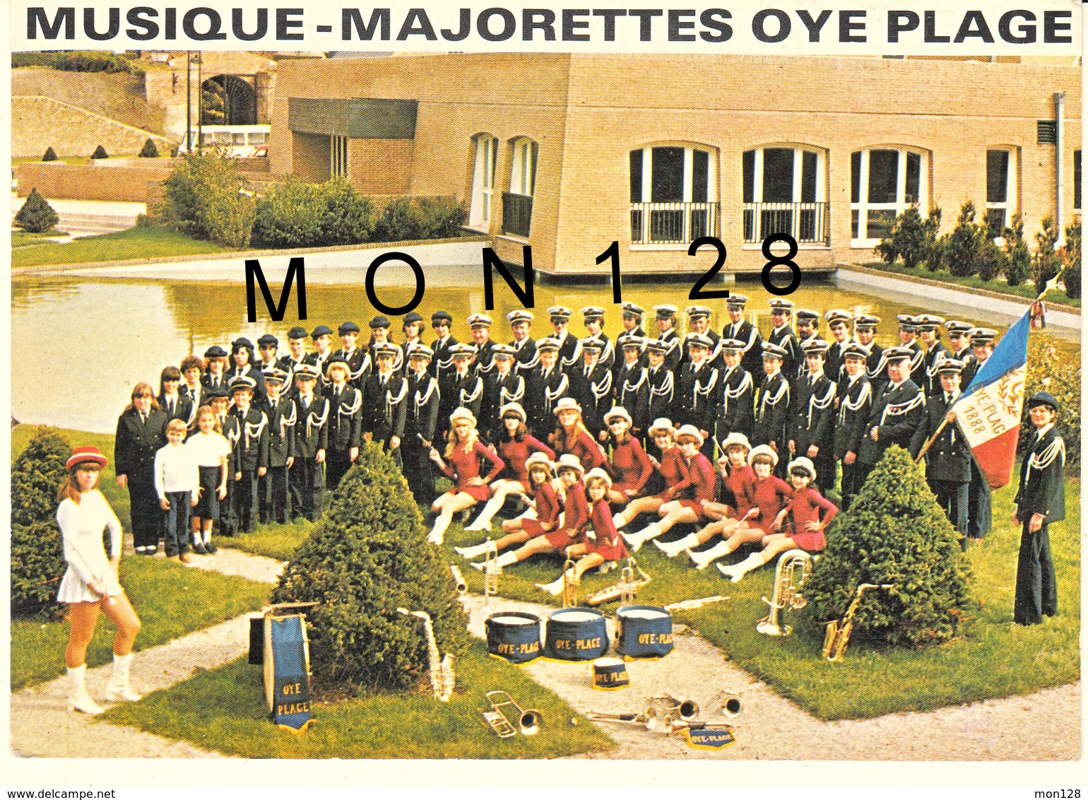 OYE PLAGE (62)  MUSIQUE - MAJORETTES OYE PLAGE-DECOR ARSENAL DE GRAVELINES PHOTO GUY DAMEZ 62 AUDRUICQ - Oye Plage