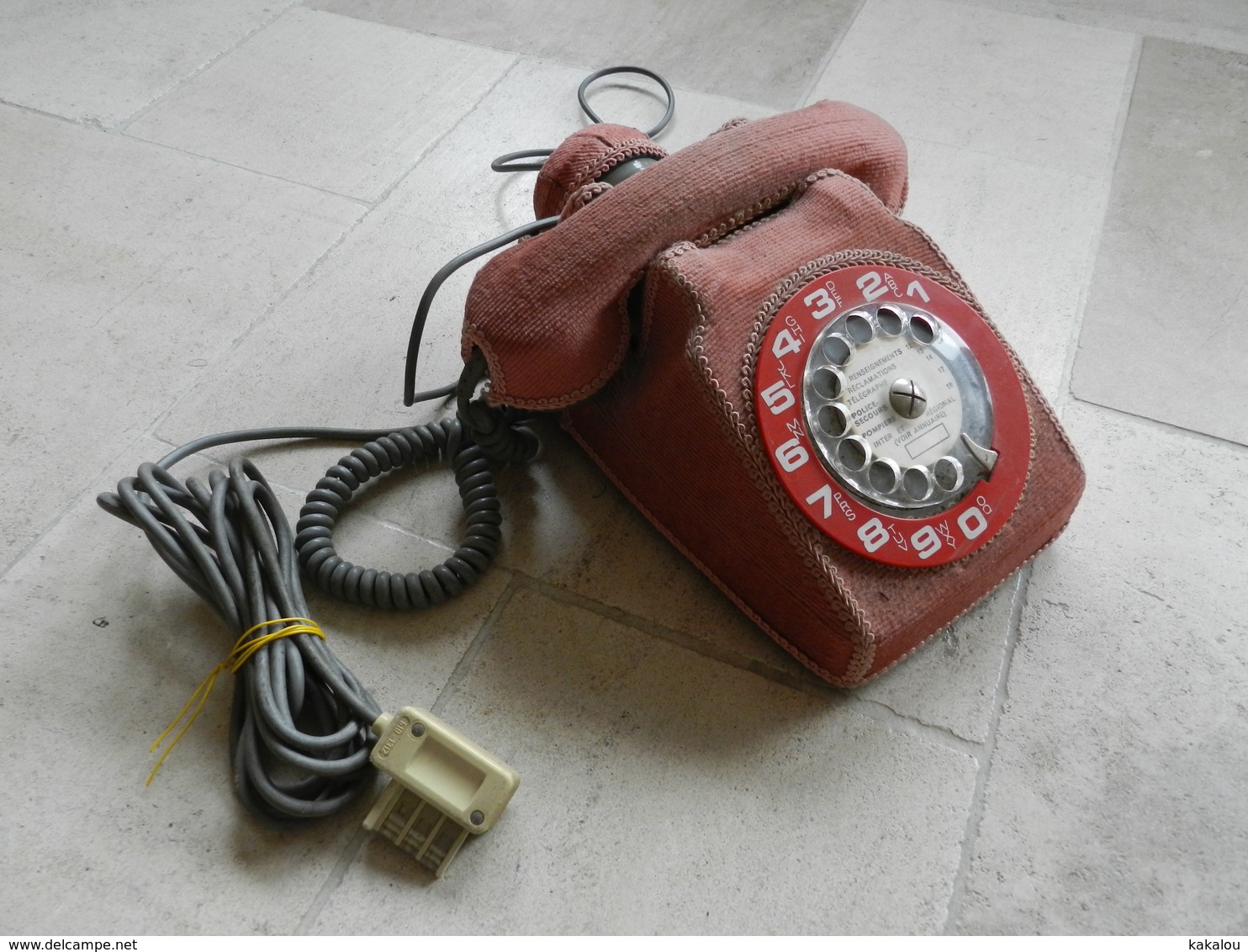 RARE TELEPHONE S 63 CADRAN SOCOTEL AVEC VELOURS VINTAGE ET CADRAN  MALVOYANT - Telephony