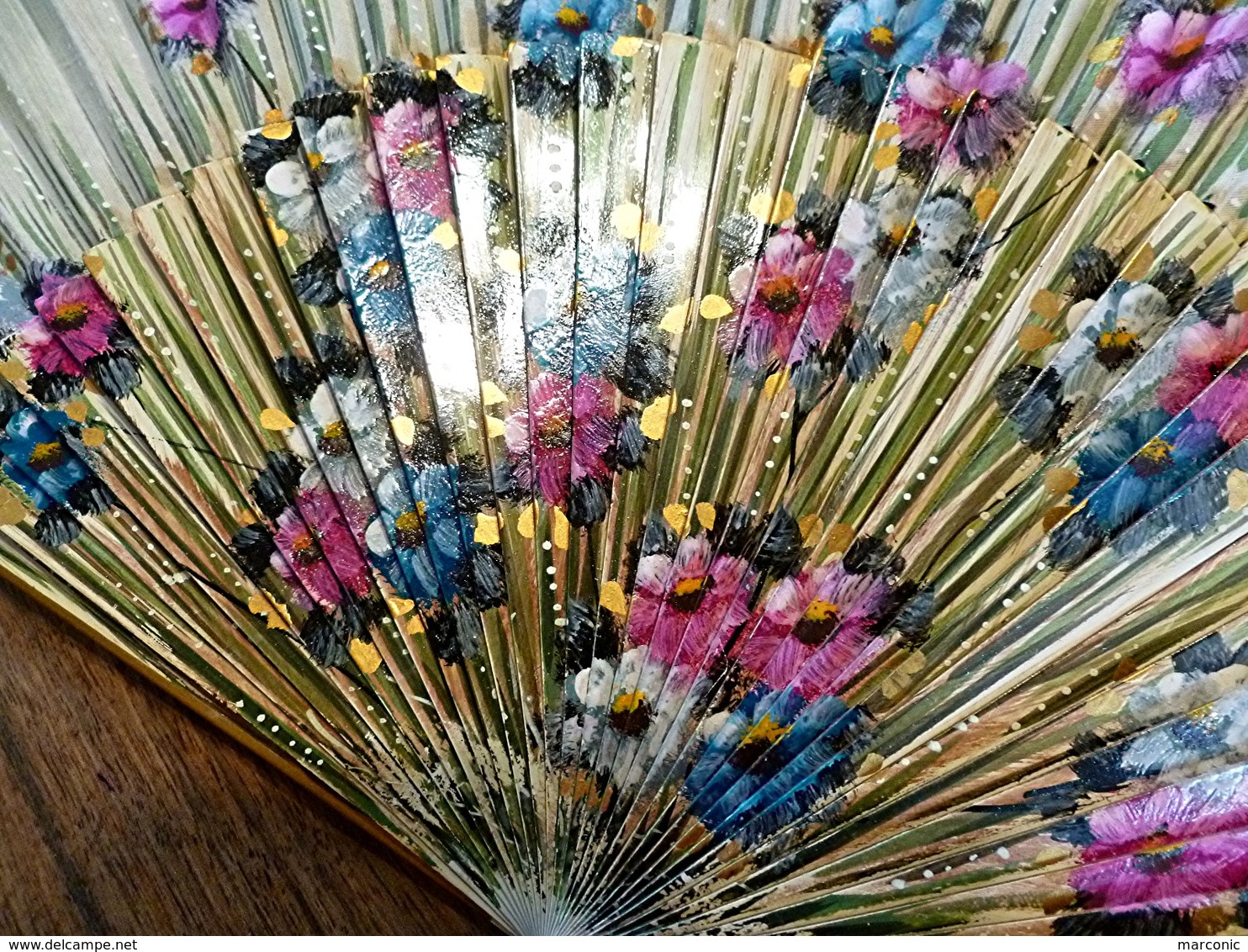 JOLI EVENTAIL En BOIS LAQUE Et TISSU - Fleurs Gouachées - Fans