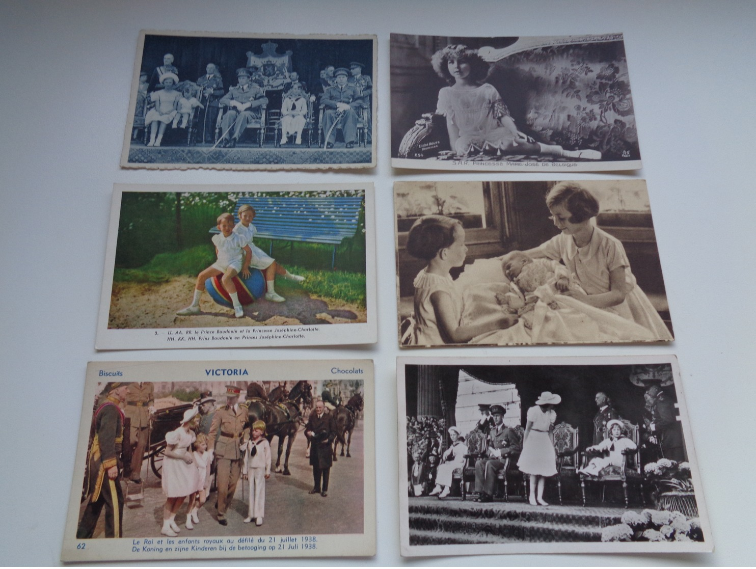 Beau lot de 60 cartes postales de famille royale belge       Mooi lot van 60 postkaarten koninklijke familie  dynasty