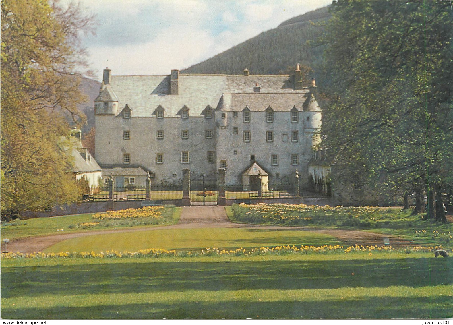 CPSM INNERLEITHEN - Front View Of Traquair House - Peeblesshire - Scotland     L3055 - Peeblesshire