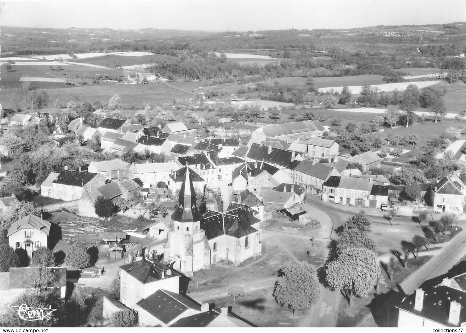 87-LAURIERE- L'EGLISE ET LE CENTRE VILLE VUE AERIENNE - Lauriere