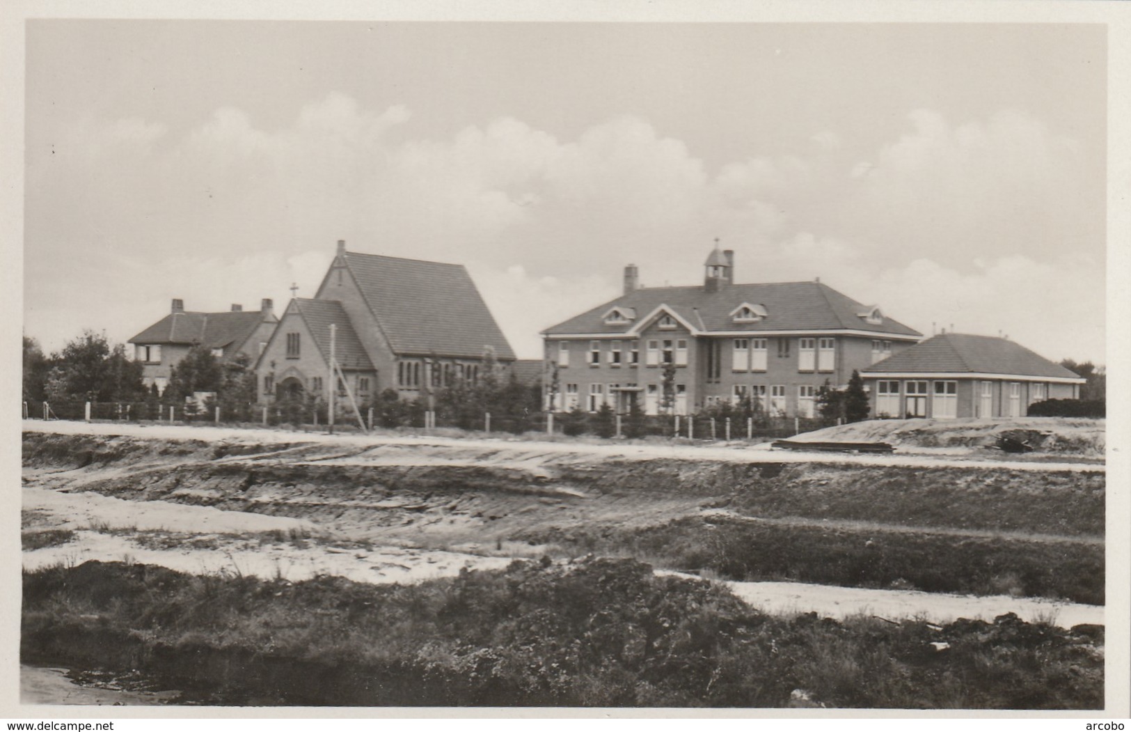 Amsterdamscheveld ; RK Kerk Met Pastorie En Zusterhuis - Emmen