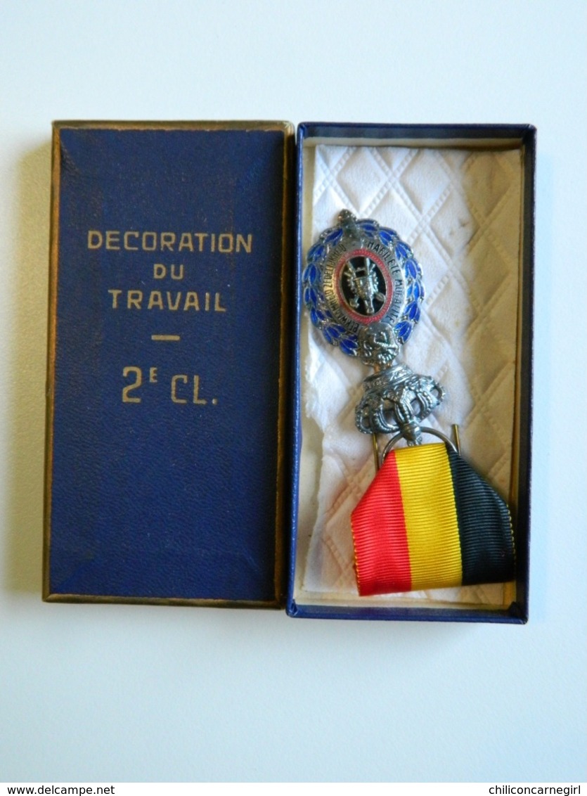 Insigne Médaille, Décoration Du Travail De 2°Classe Habileté Moralité - Bekwaamheid Zedelijkheid Dans Sa Boîte - Belgio