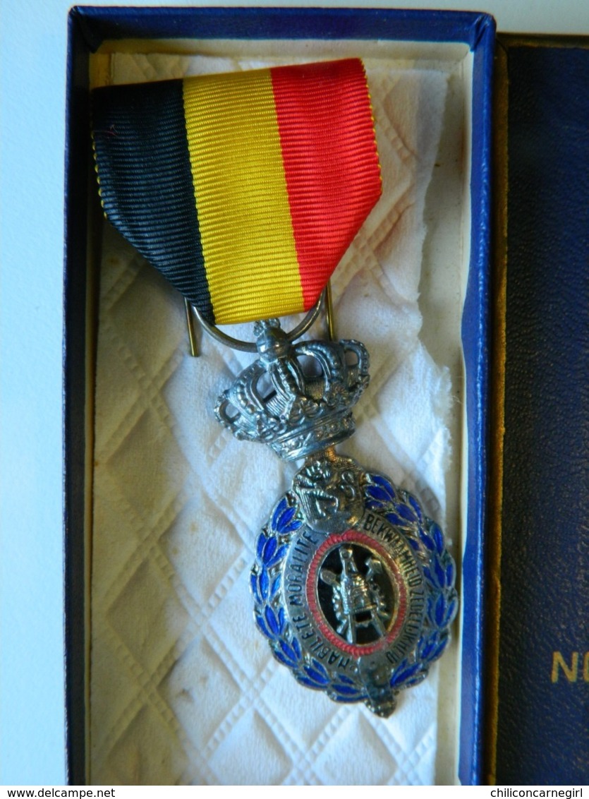 Insigne Médaille, Décoration Du Travail De 2°Classe Habileté Moralité - Bekwaamheid Zedelijkheid Dans Sa Boîte - België