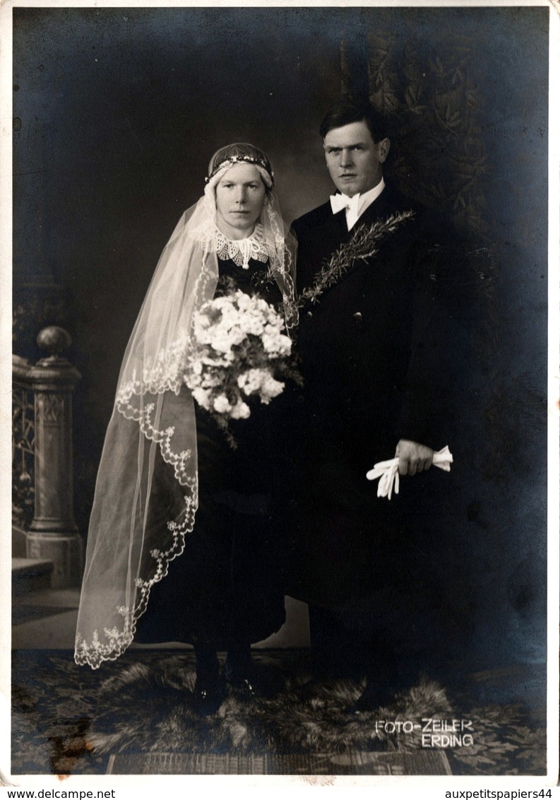 Carte Photo Originale Portrait D'un Couple De Mariés Vers 1900/10 - Coiffe Longue Par Foto Zeiler Erding - Personnes Anonymes