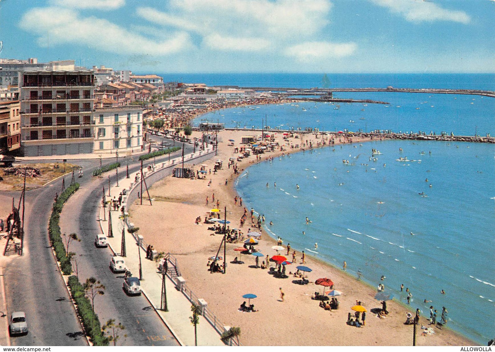 7563 " CROTONE-PANORAMA E LIDO "ANIMATA-AUTO ANNI '60-CART. POST. ORIG.  SPED.1966 - Crotone