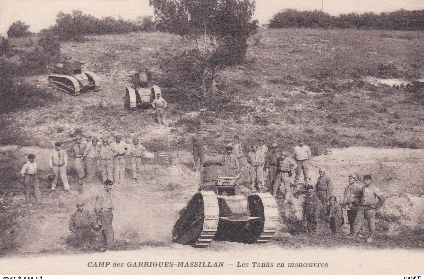 Camp Des Garrigues-Massililan Les Tanks En Manoeuvres - Equipment