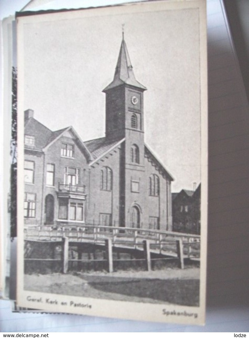 Nederland Holland Pays Bas Spakenburg Met Gereformeerde Kerk En Pastorie - Spakenburg