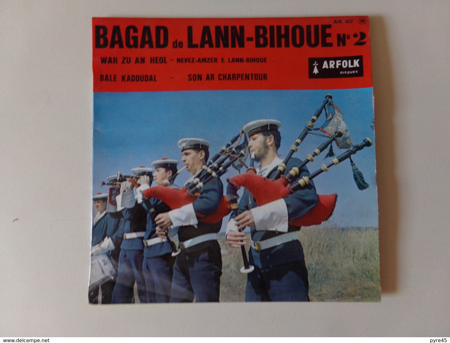 45 T Bagad De Lann-Bihoue " N° 2 " War Zu An Heol, Nevez Amzer E Lann-Bihoue, Bale Kadoudal, Son Ar Charpentour " - Instrumental