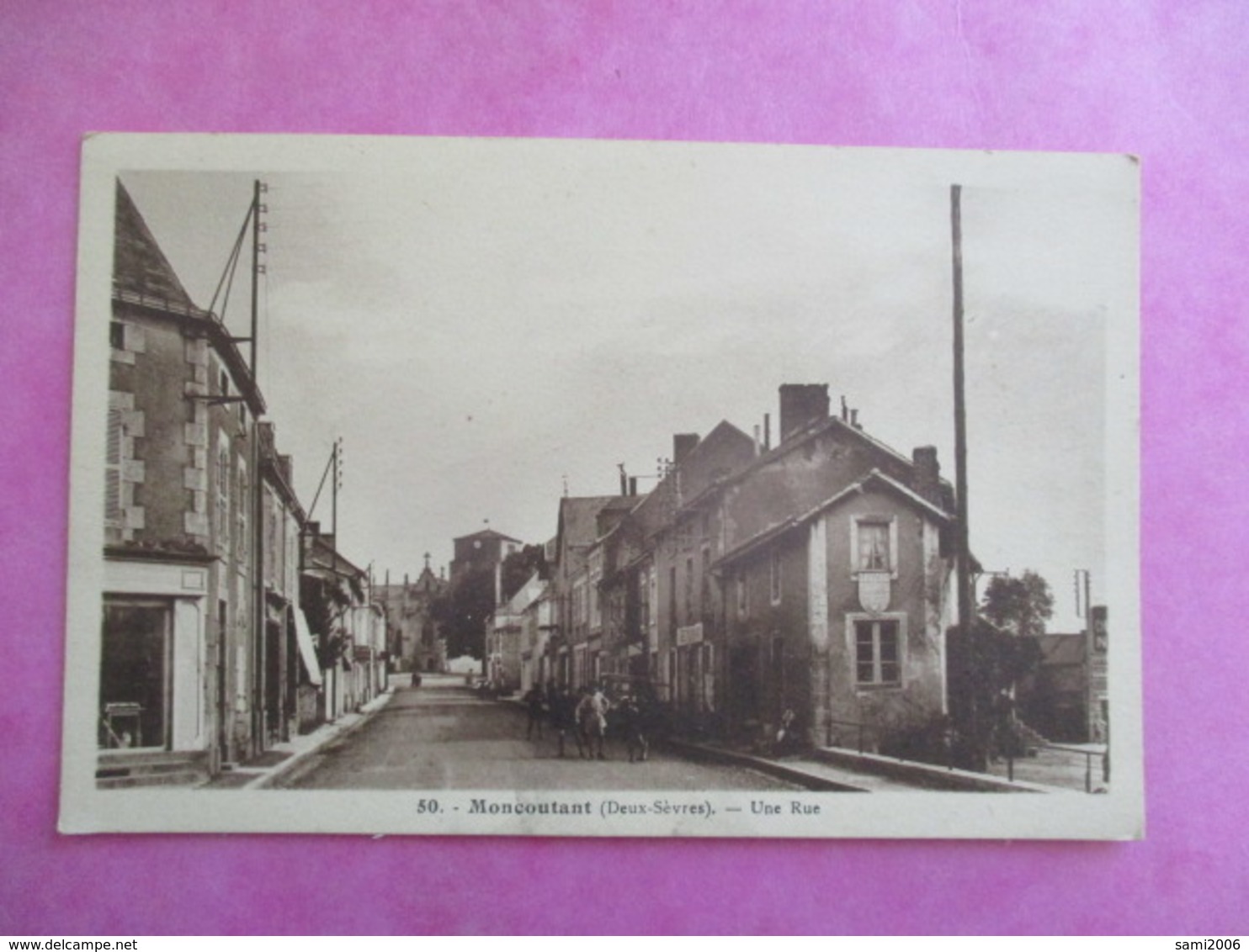 CPA 79 MONCOUTANT UNE RUE - Moncoutant