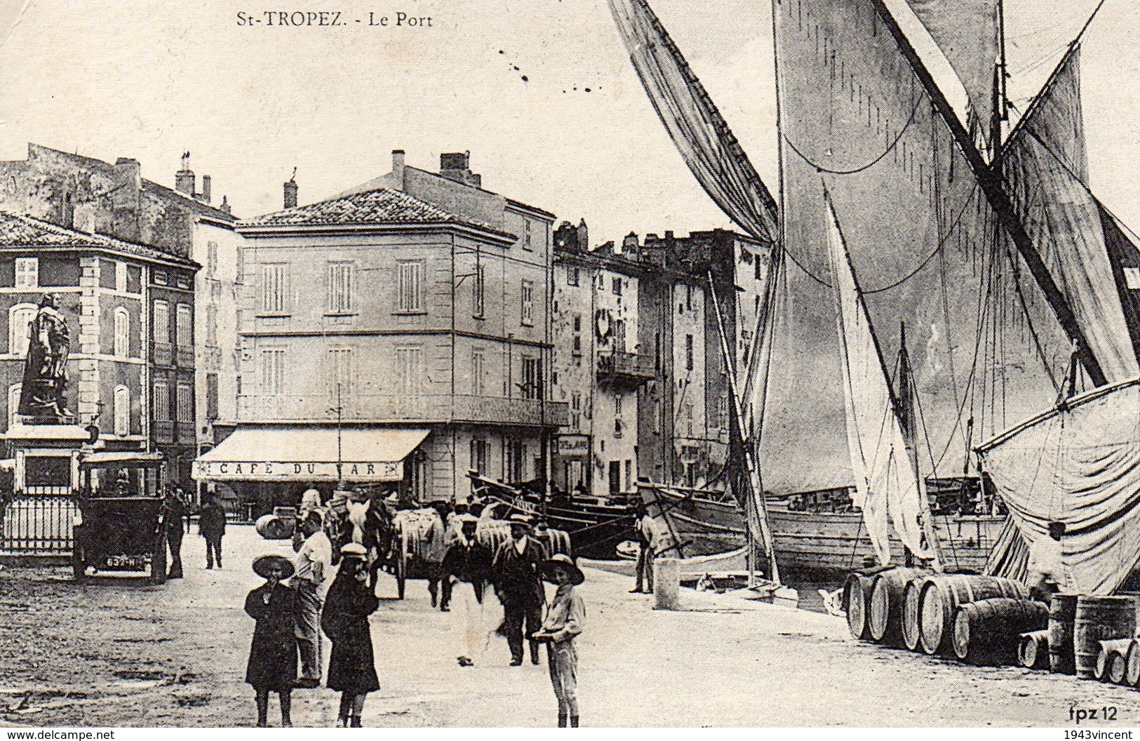 C 12828 _ SAINT TROPEZ - 83 - LE PORT - En 1900 -  Circulé - En Trés Bon état - Trés Animée - - Saint-Tropez