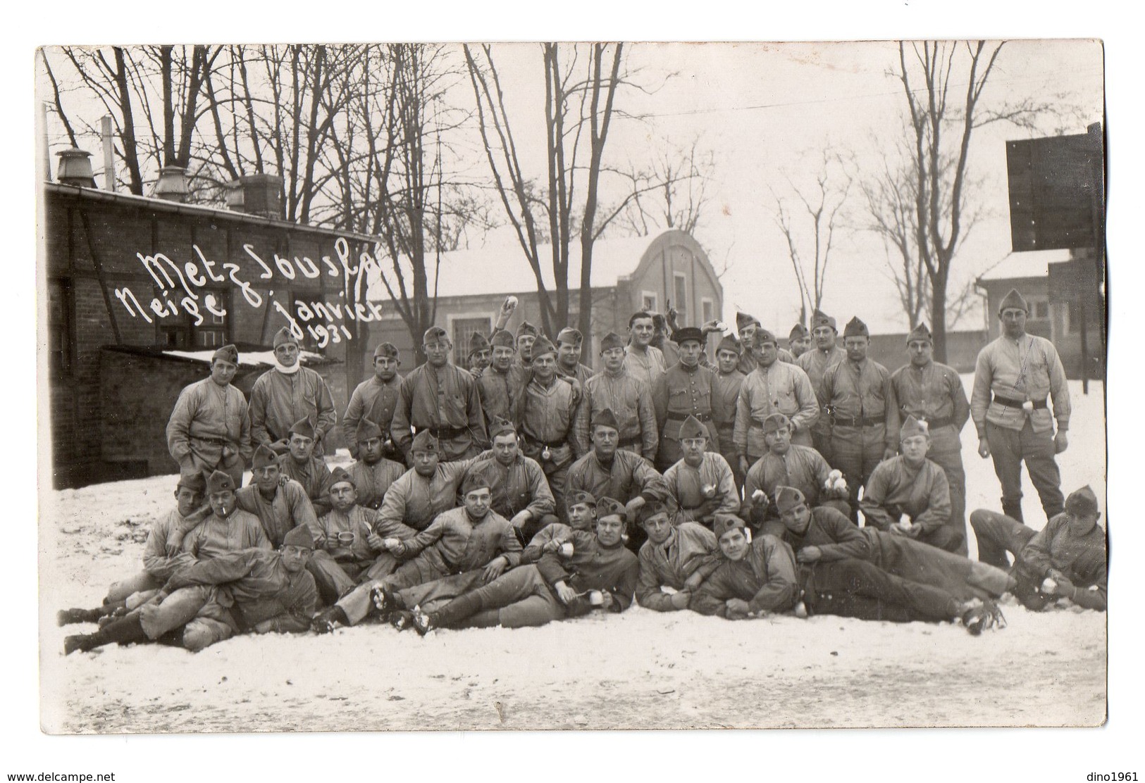 CPA 2873 - MILITARIA - Carte Photo Militaire - Caserne - METZ Sous La Neige - Un Groupe De Soldats - Casernes