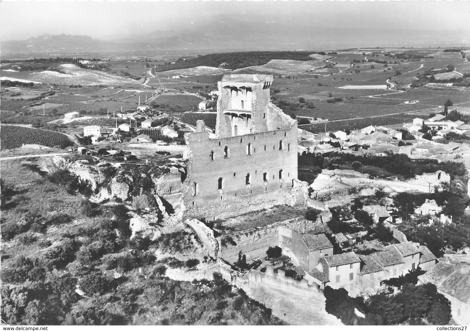 84-CHATEAUNEUF-DU-PAPE- LE CHATEAU , LE MONT-VENTOUX E LES VIGNOBLES - Chateauneuf Du Pape