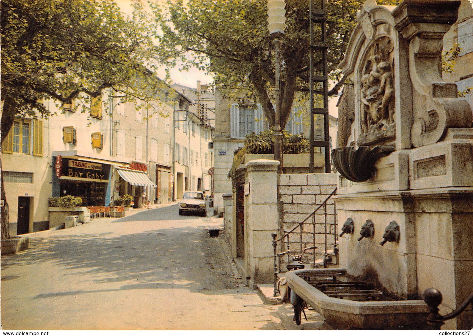 83-RIANS- FONTAINE DU POSTEUIL ET PLACE DU MARCHE - Rians