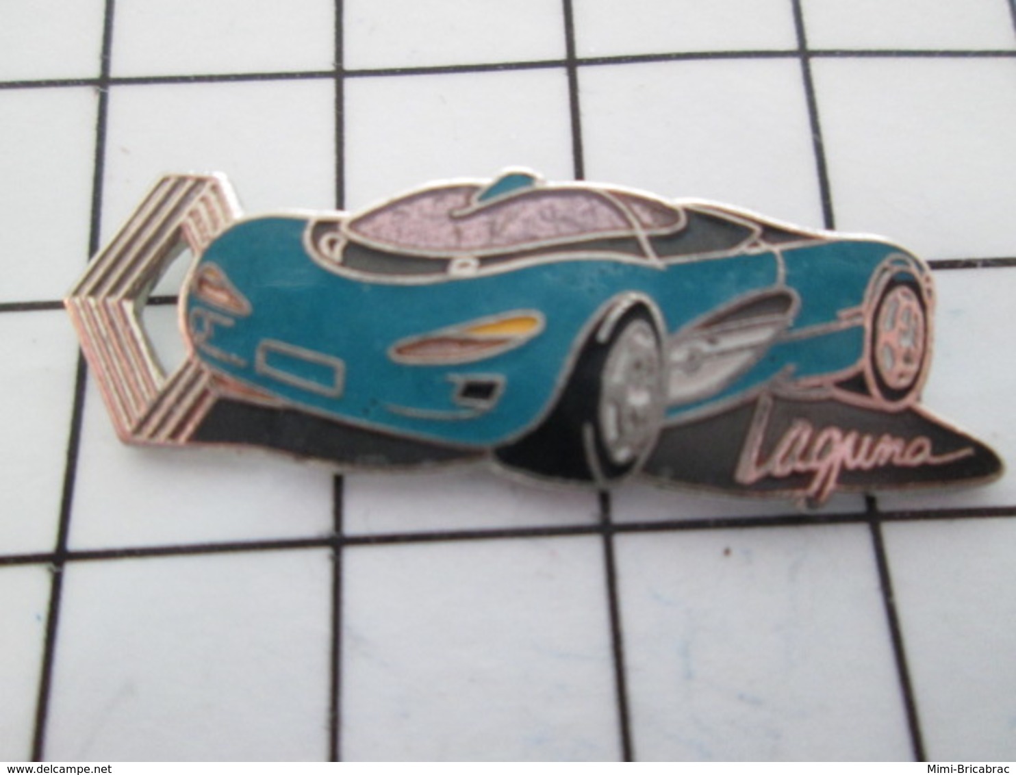 1116b Pin's Pins / Beau Et Rare / THEME :  AUTOMOBILES / RENAULT CONCEPT CAR LAGUNA - Renault