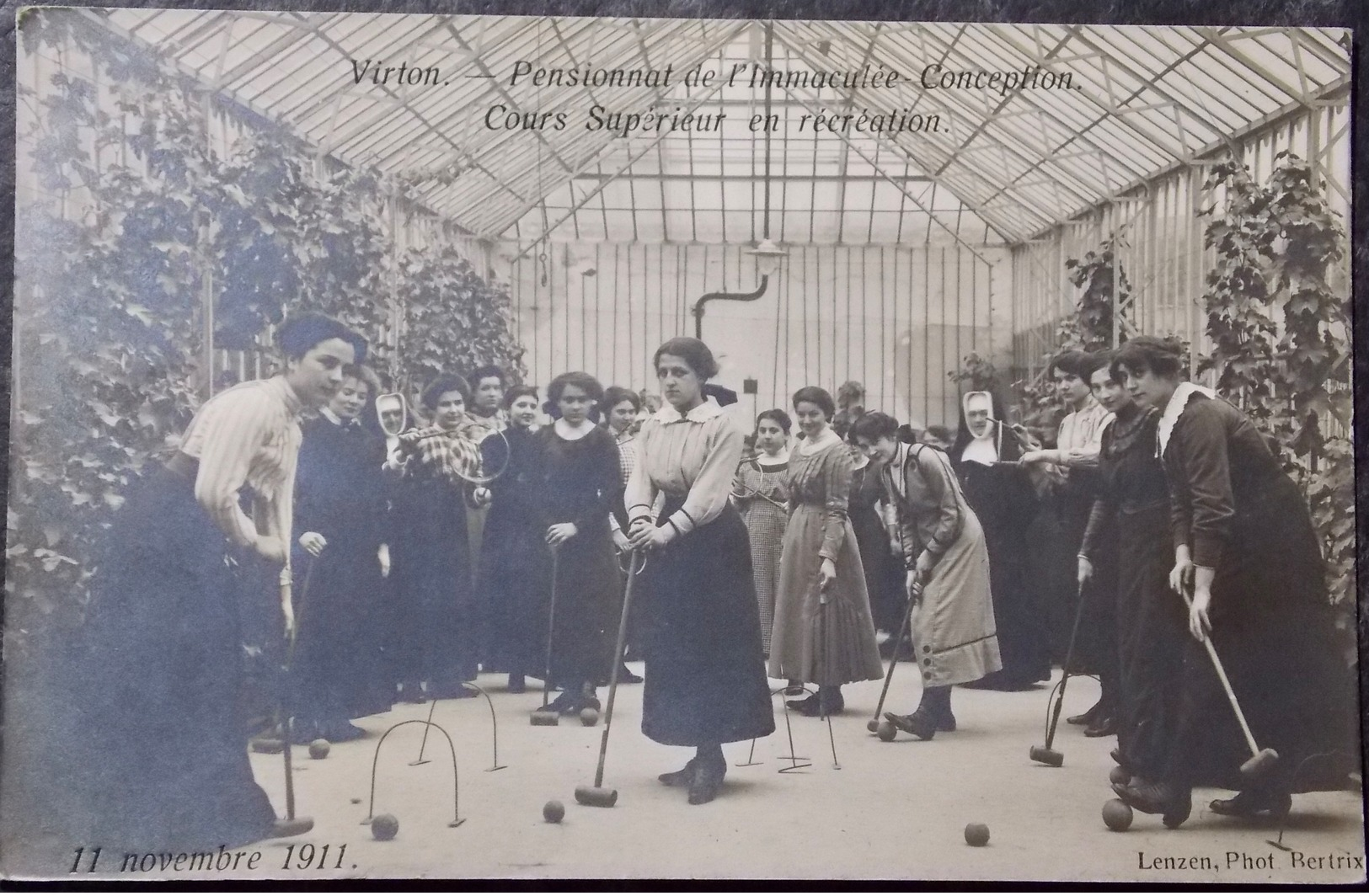 BELGIQUE BELGIE Cpa Postcard - VIRTON 1911 Pensionnat - Cours Supérieur En Récréation - Virton