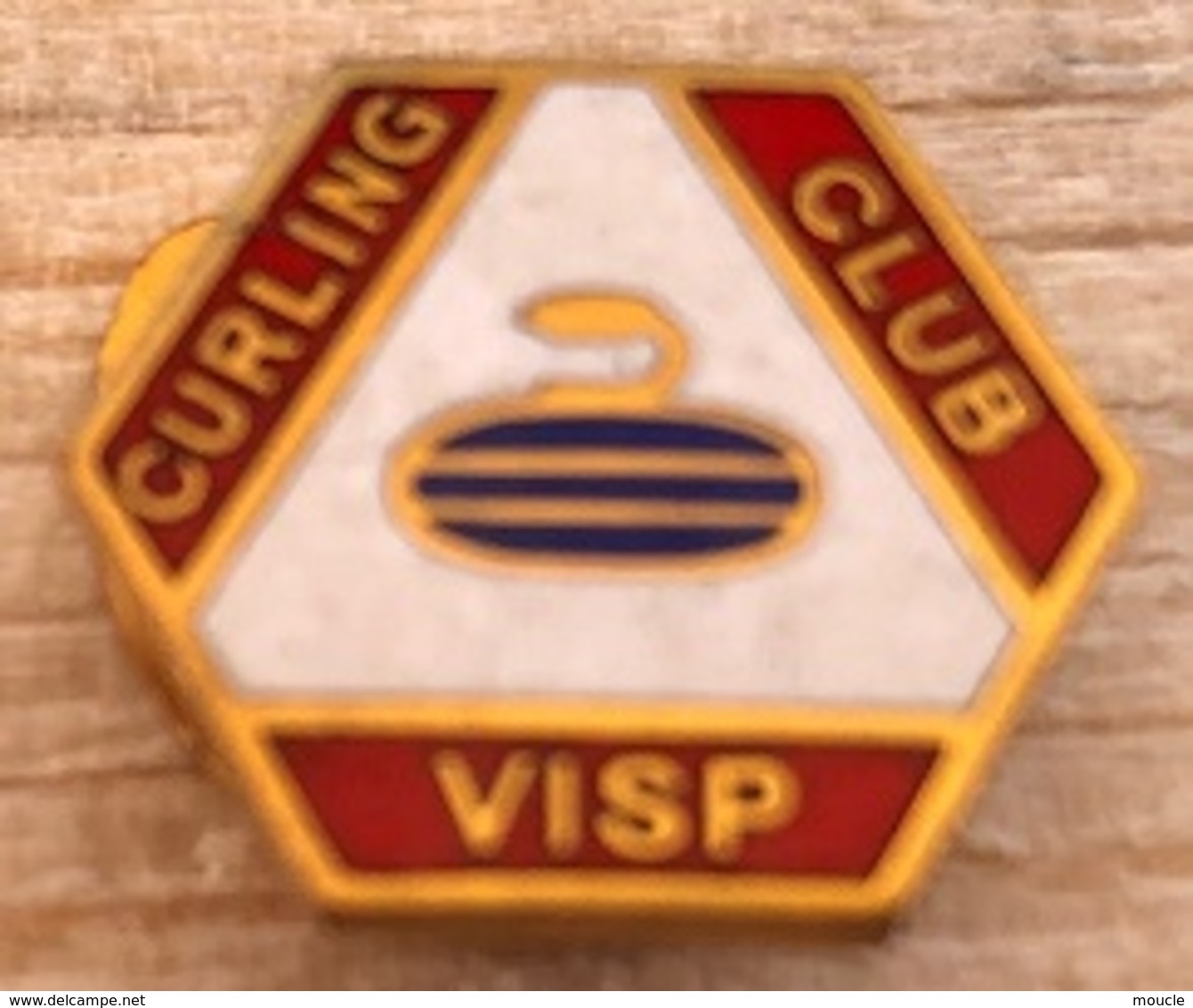 BOUTONNIERE - CURLING CLUB VISP - VIEGE - CANTON DU VALAIS - WALLIS - SUISSE - SWISS - SCHWEIZ - HUGUENIN  LOCLE - (24) - Winter Sports