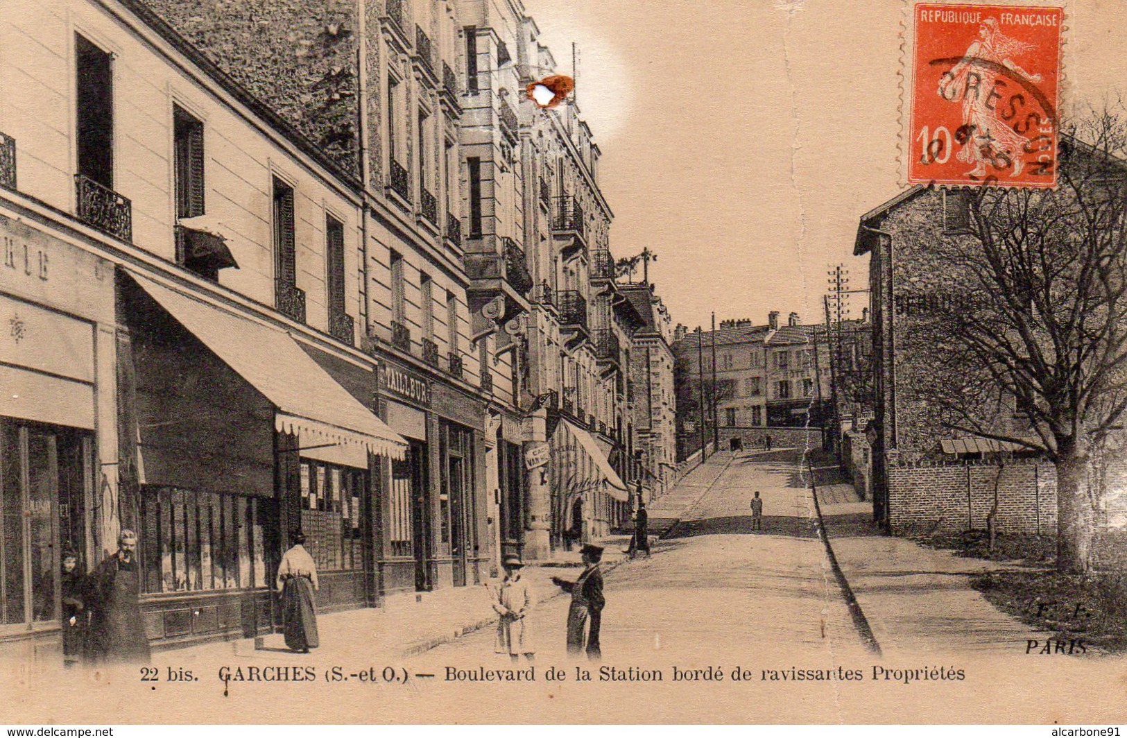 GARCHES - Boulevard De La Station Bordé De Ravissantes Propriétés - Garches