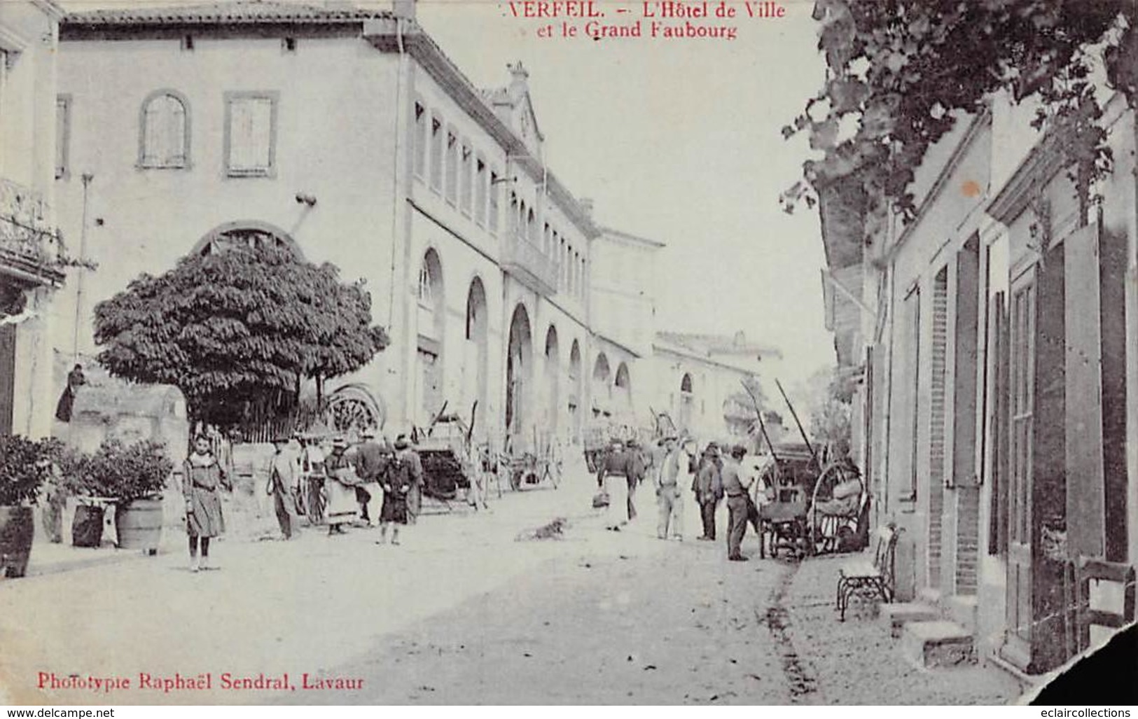 Verfeil      31     L'Hôtel De Ville Et Le Grand Faubourg..Retirage De Cliché Ancien      (Voir Scan) - Verfeil