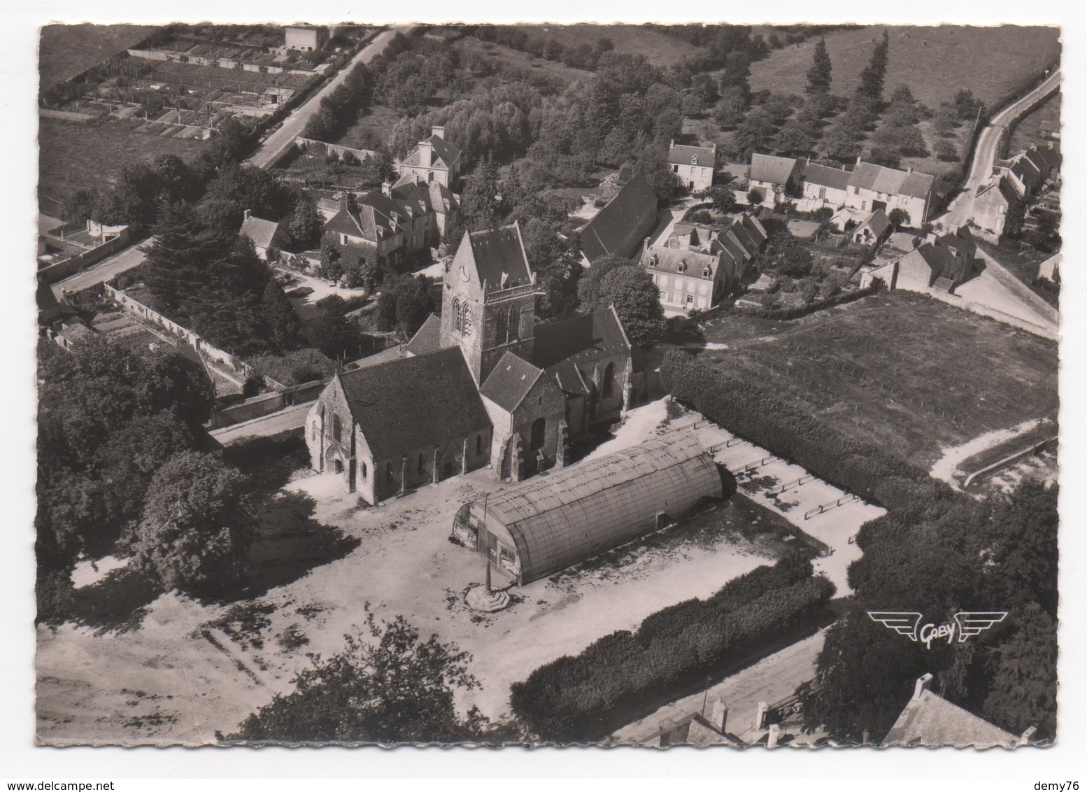 Sainte Mère L'Eglise La Place De L'église Année 50 - Sainte Mère Eglise