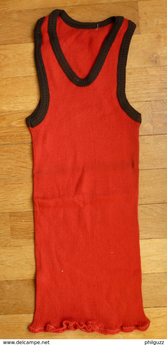 Une CHEMISE Débardeur Marcel Modèle Sport ATHLETISME EN COTON ROUGE Liserets NOIRS Années 40-50 - Autres & Non Classés