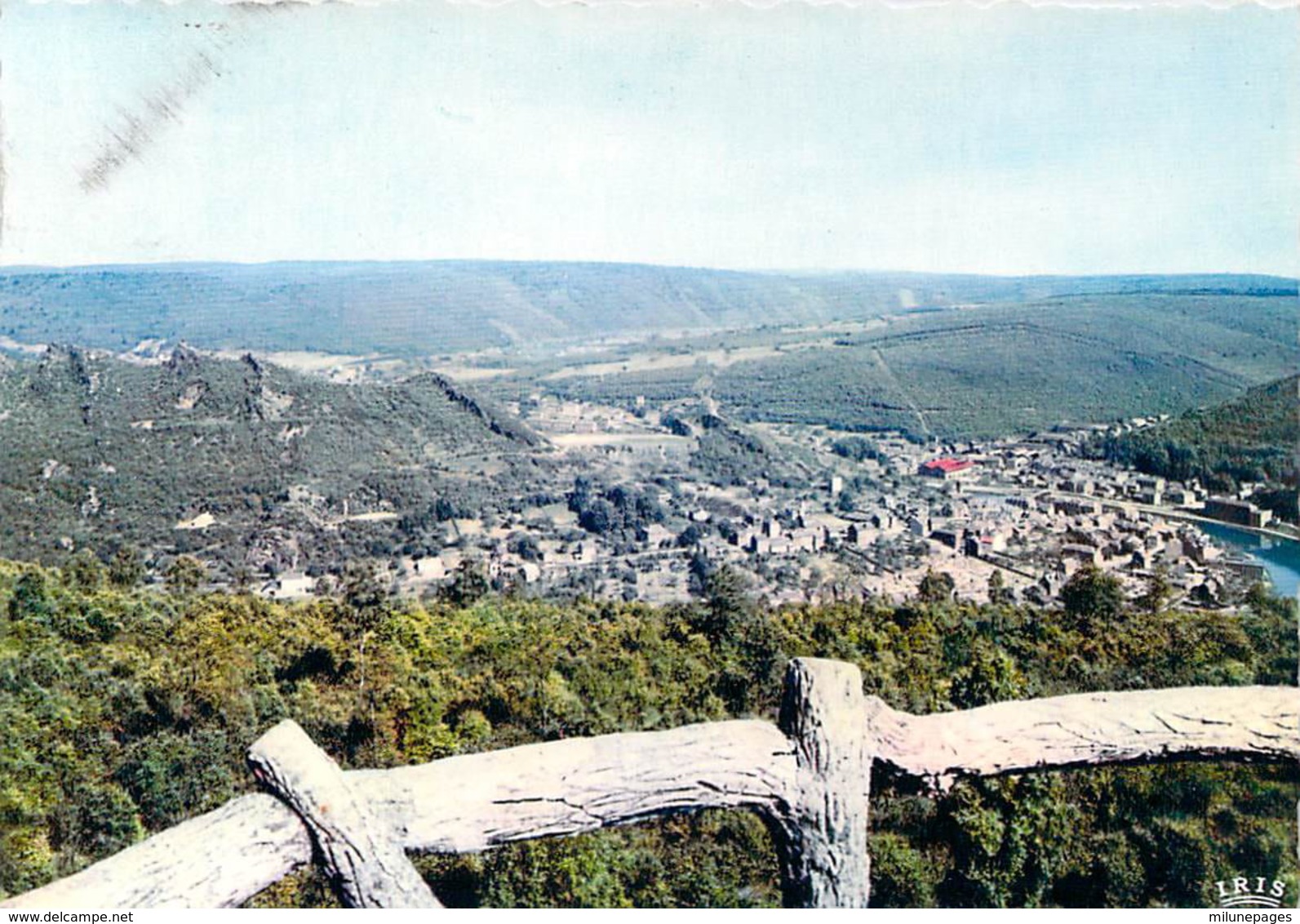 Vignette Vallée De La Meuse Des Oeuvres De Vacances De FOURMIES (Nord) Sur CP Chateau-Regnault Obl. Monthermé - Tourism (Labels)