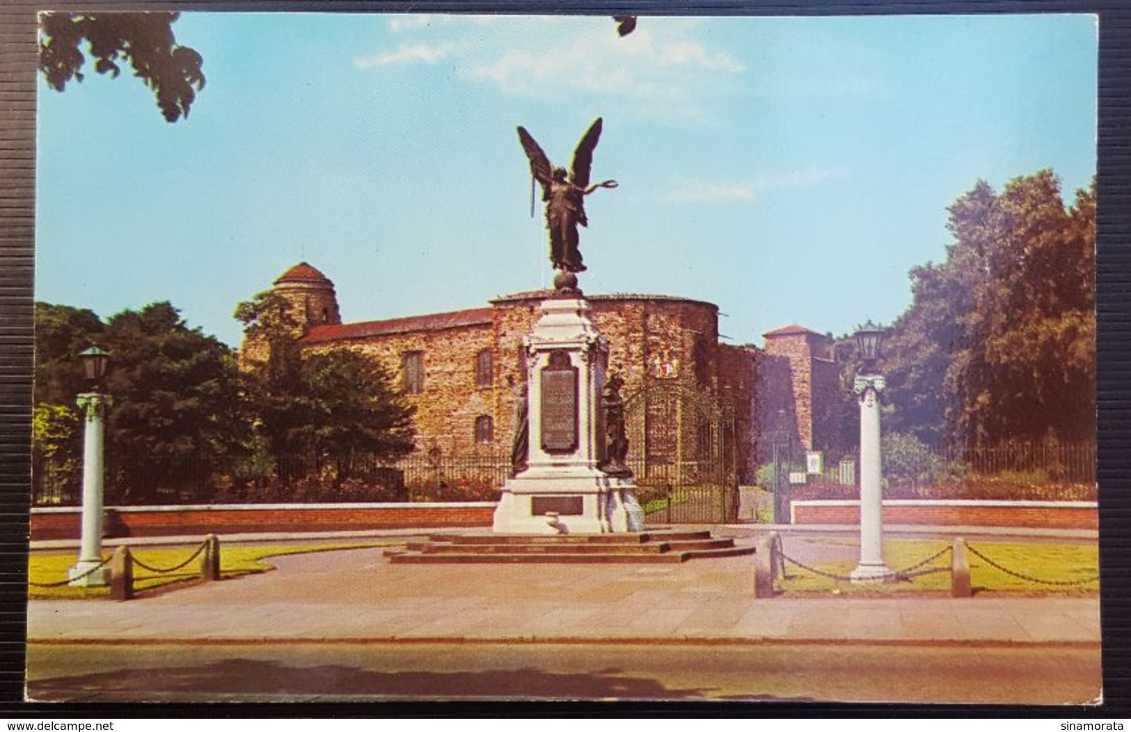 United Kingdom - War Memorial And Castle, Colchester - Colchester